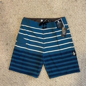 Volcom Boys Youth Boardshorts (Size: 28 / Youth 16)